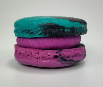 Blackberry Cheesecake macaron